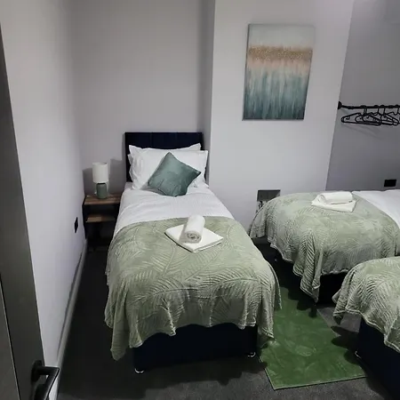 Apartment 4 Bedroom House