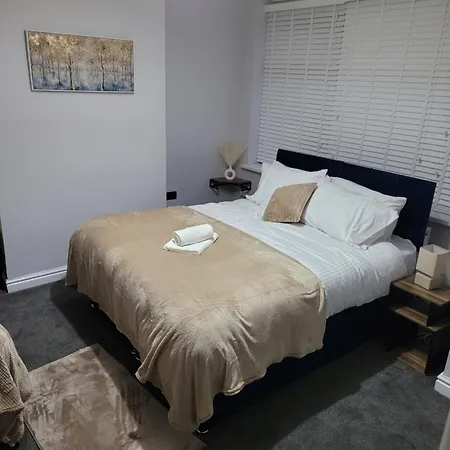 4 Bedroom House Apartment Leeds (West Yorkshire)