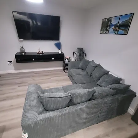 4 Bedroom House *