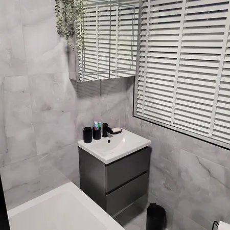 4 Bedroom House * Leeds (West Yorkshire)