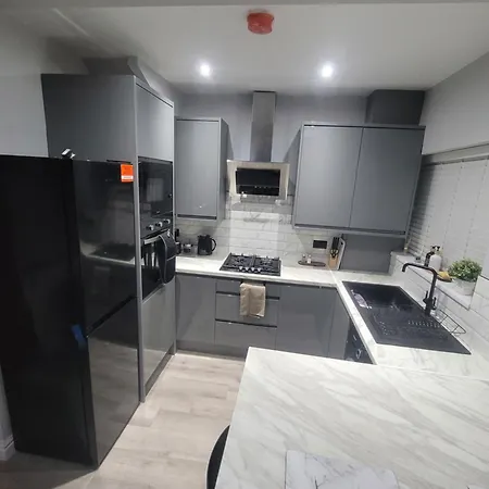 4 Bedroom House Apartment