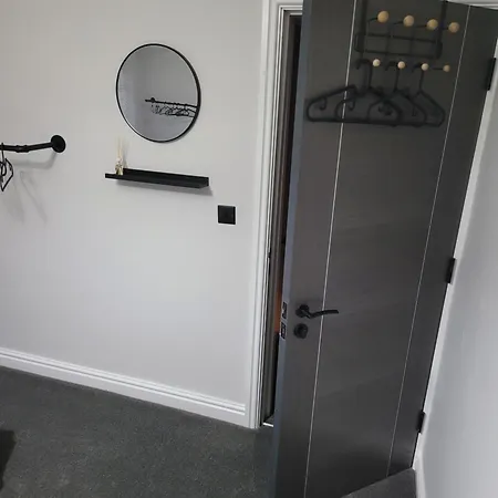 4 Bedroom House Apartment *