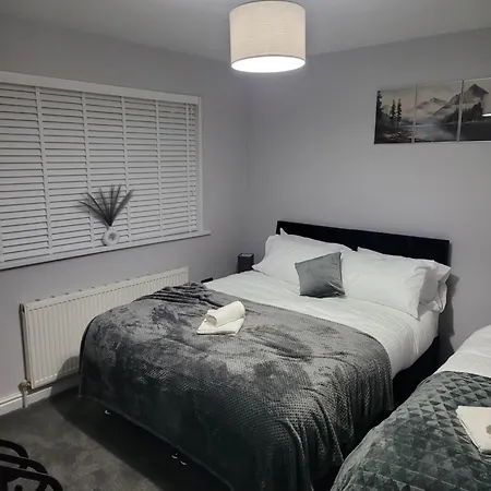 4 Bedroom House Leeds (West Yorkshire)