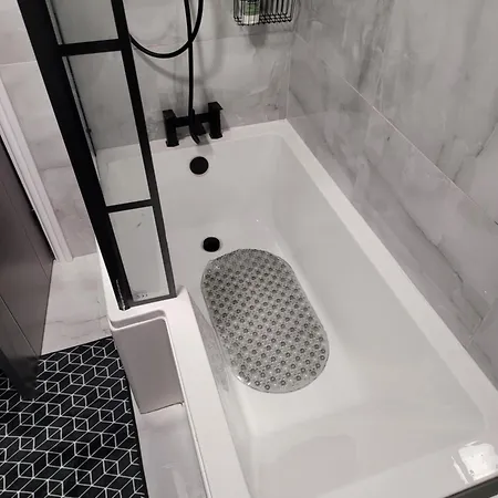 Apartment 4 Bedroom House Leeds (West Yorkshire)