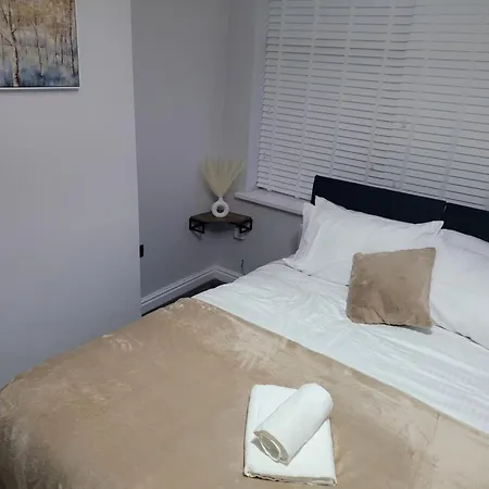 4 Bedroom House Leeds (West Yorkshire)