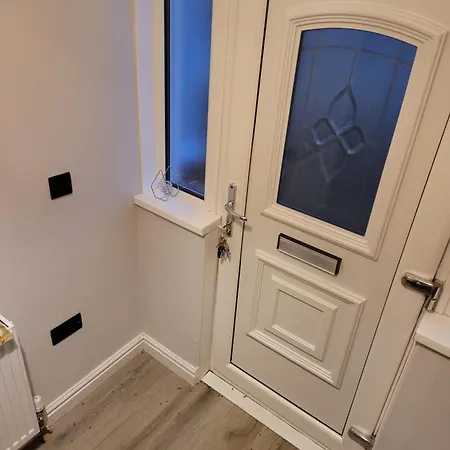 Apartment 4 Bedroom House *