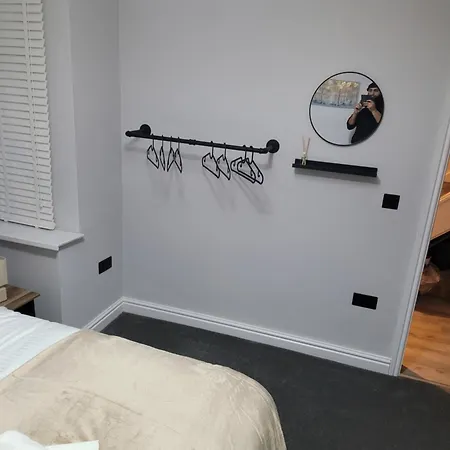 4 Bedroom House * Leeds (West Yorkshire)