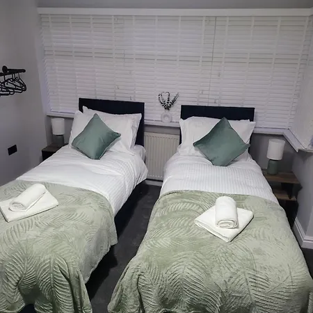 4 Bedroom House Apartment Leeds (West Yorkshire)