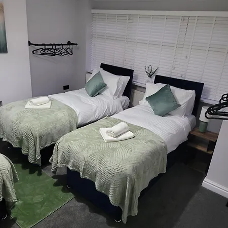 Apartment 4 Bedroom House